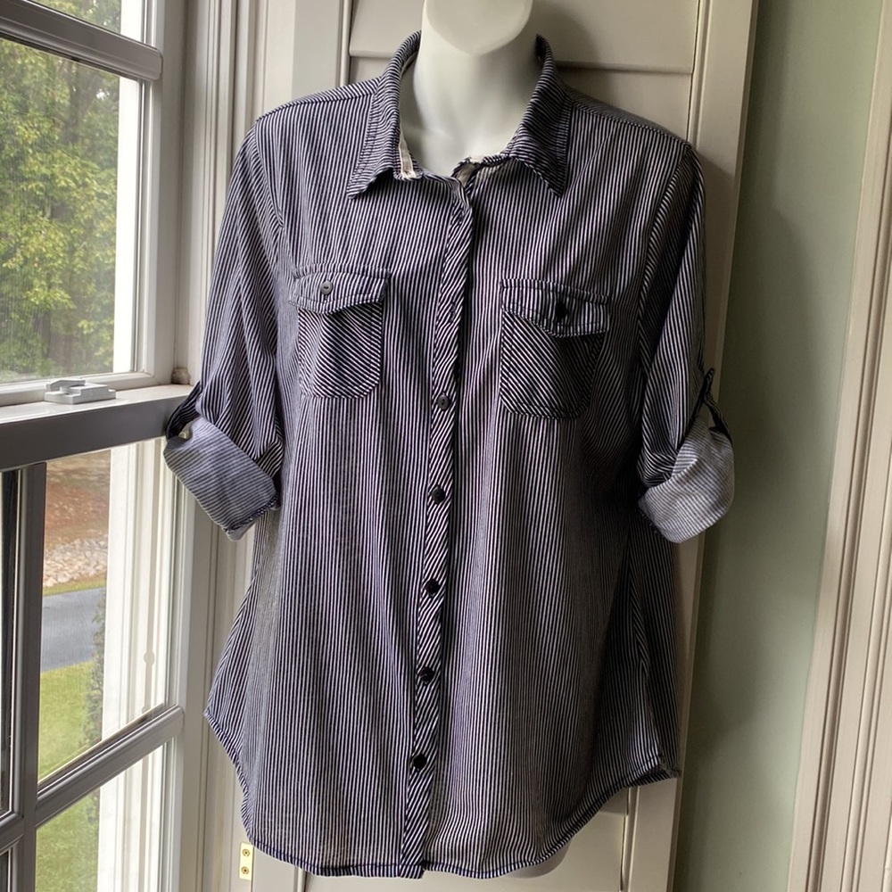 Anthropologie / Eden & Olivia Black & White Striped Button Down Tp / Size L